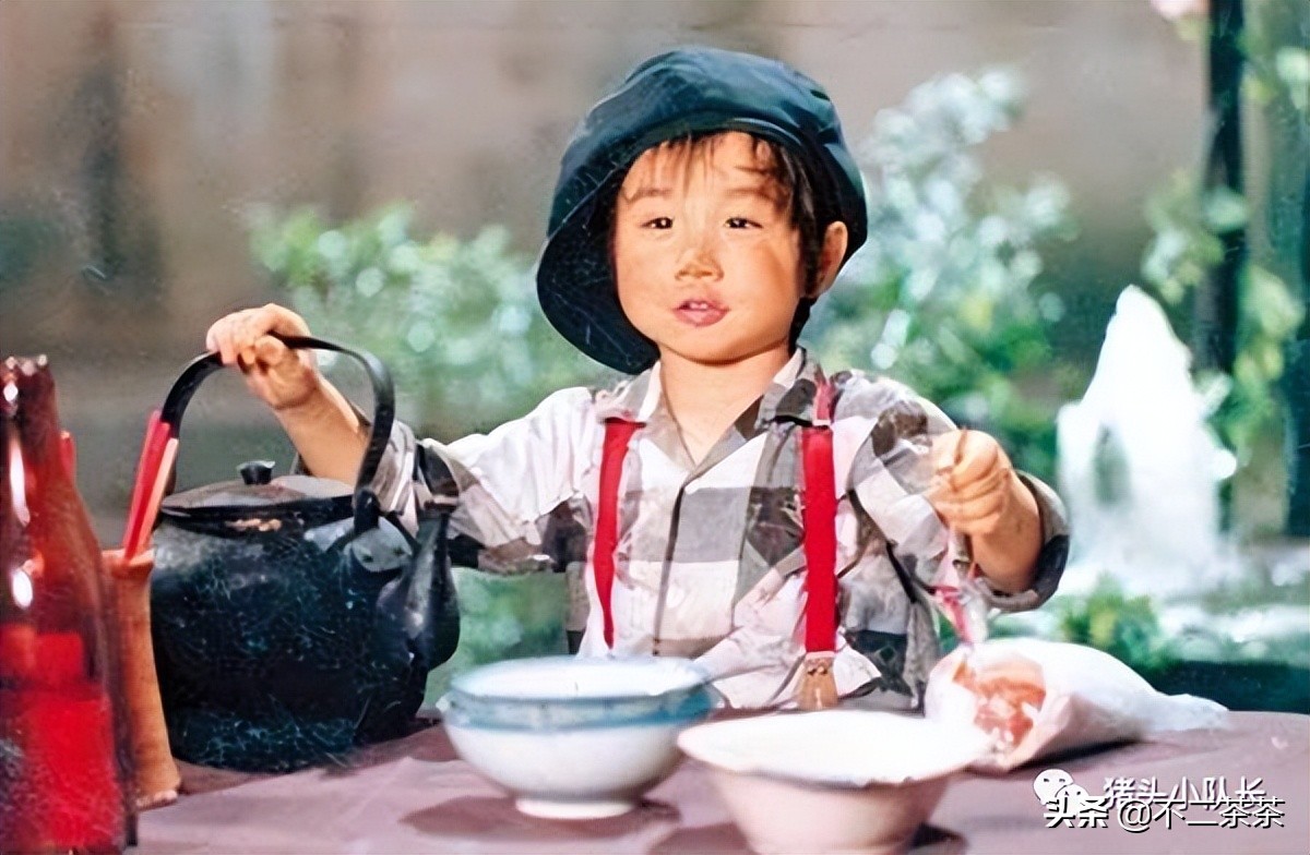 父亲啃他，他啃儿子，这个家族从未逃离童星魔咒