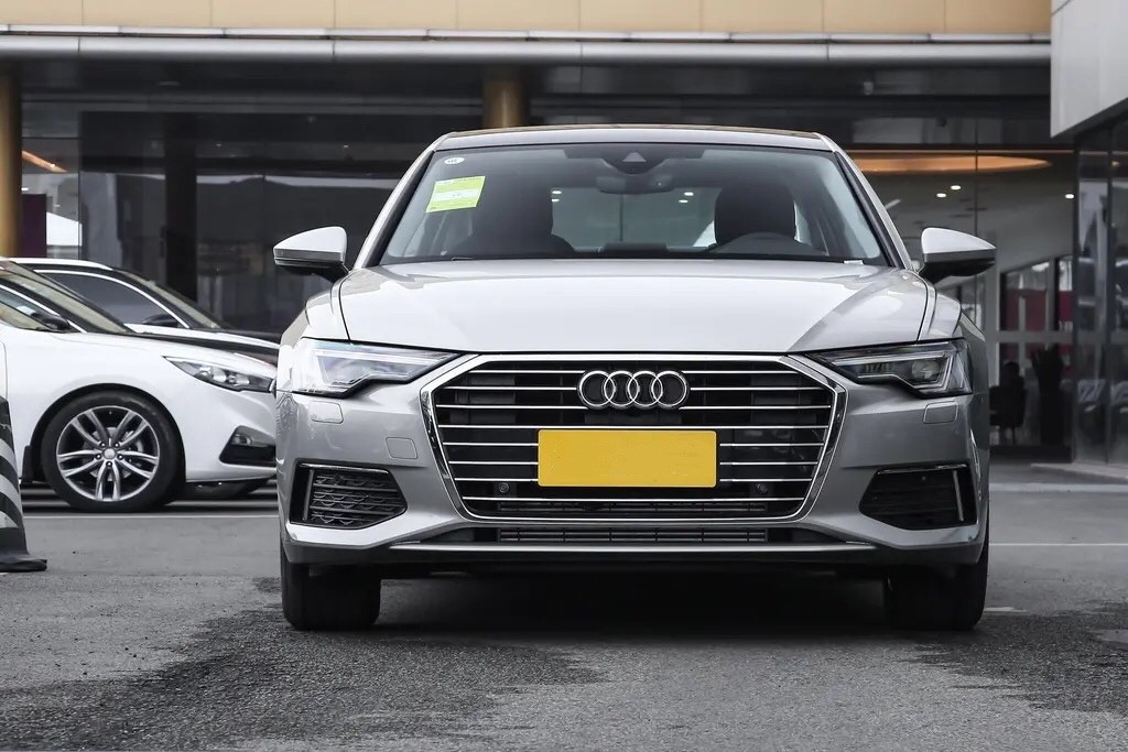 开完雷克萨斯ES300H，再换上朋友的奥迪A6L，车主说出真实感受