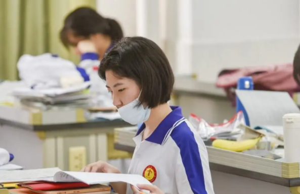 一所改名失败的大学，原名高档又霸气，改后的名字“野鸡味”很浓