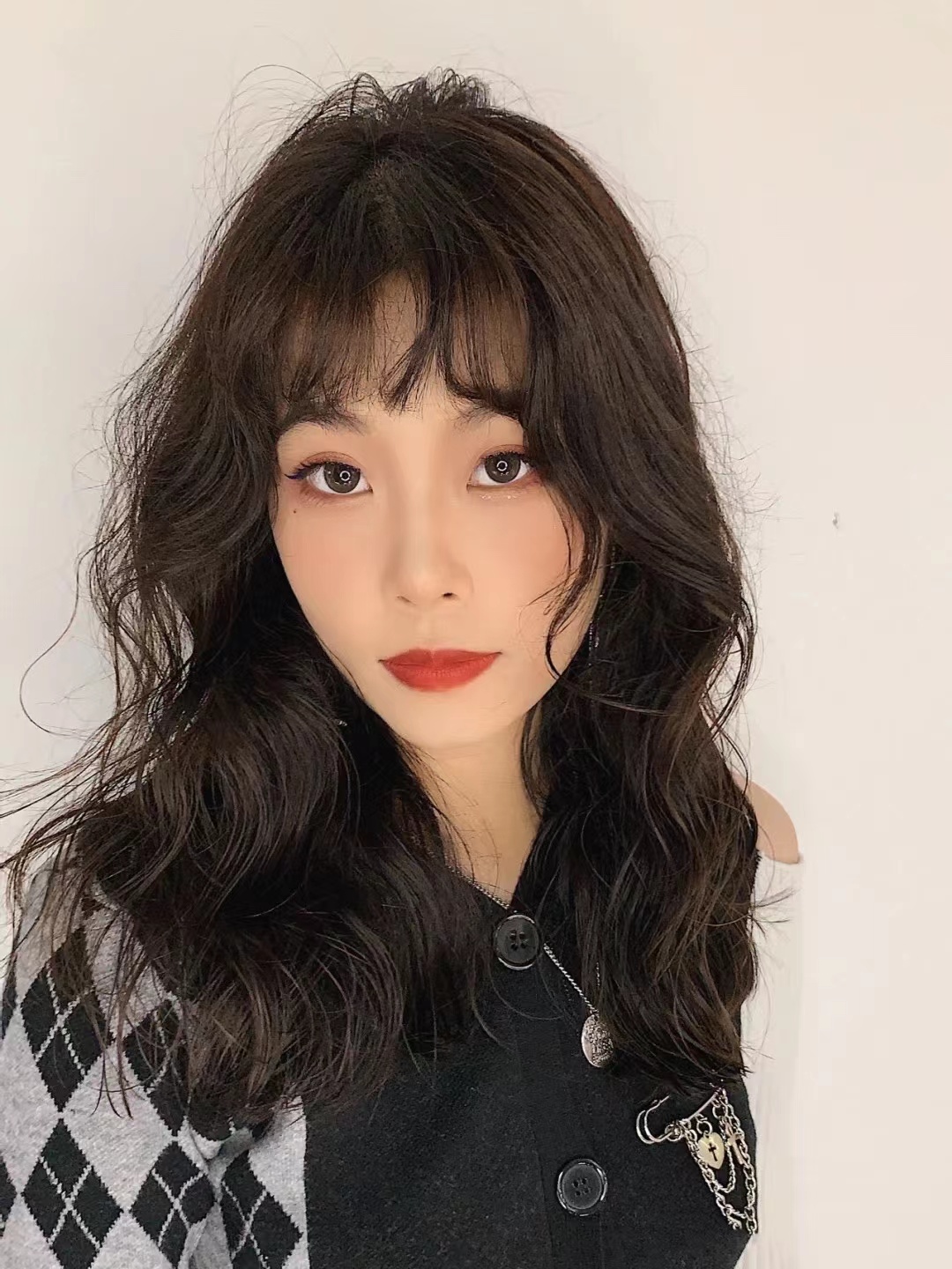 怎样打理卷发（烫的卷发为什么会慢慢变直？怎样护理才能让卷度更持久，你知道吗）