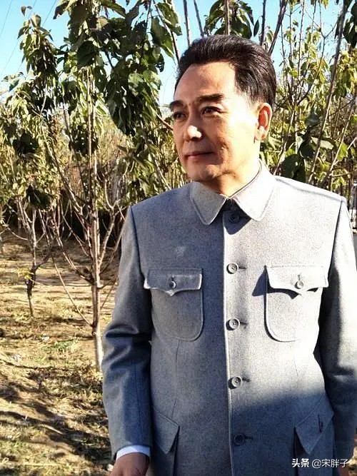 刘劲、孙维民缺席，郭伟华《天下同心》演周总理，美中不足是外形