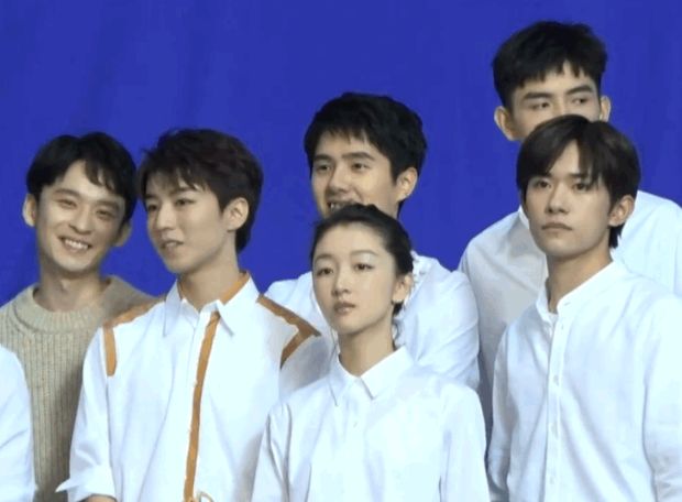 2022年开年，00后小生重排名：易烊千玺成破百亿影人，陈飞宇无奈