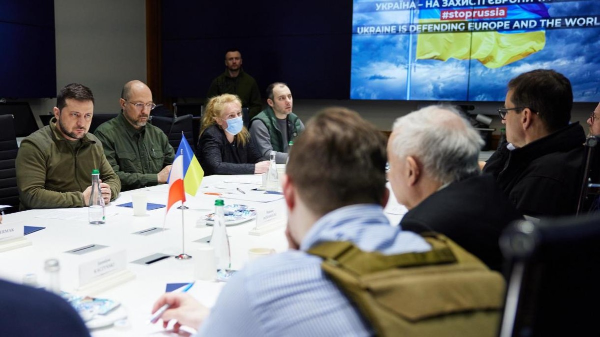 �ڿ�������Ϊ���зϡ����ң�������ʧ�ߴ�5000�ڣ��൱��2.5��GDP