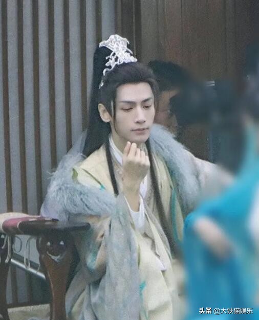 气质不行就别穿貂了，10位古装美男告诉你啥叫貂皮上身，贵气逼人