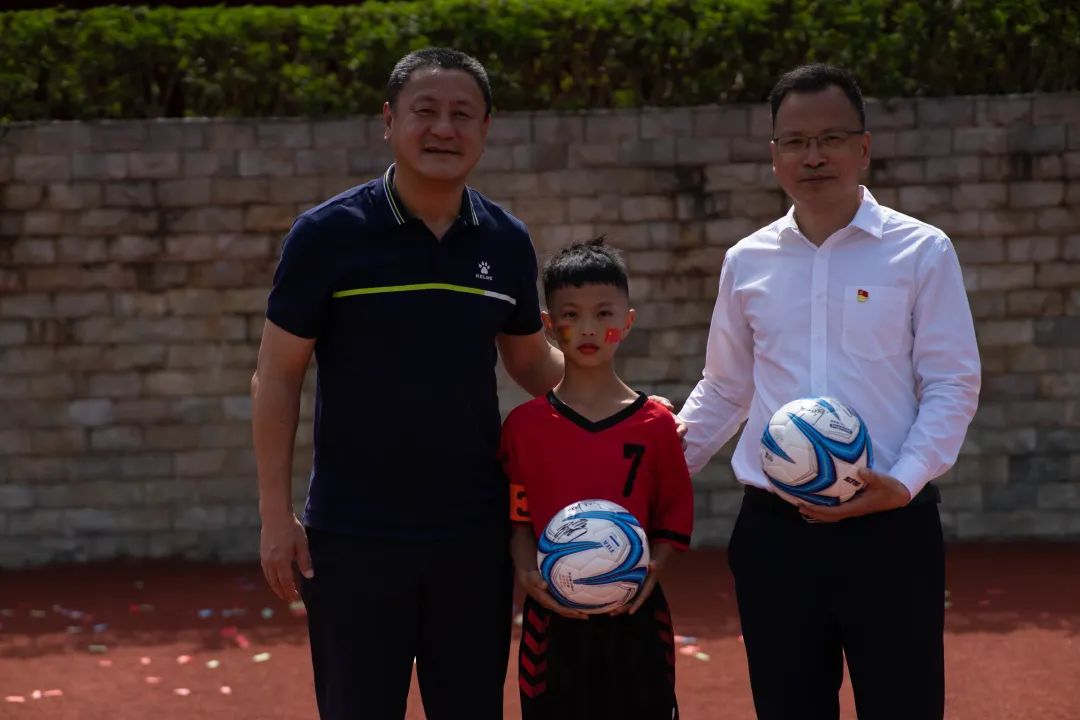双流区西航港小学首届“星港杯”校园足球联赛开幕式成功举办