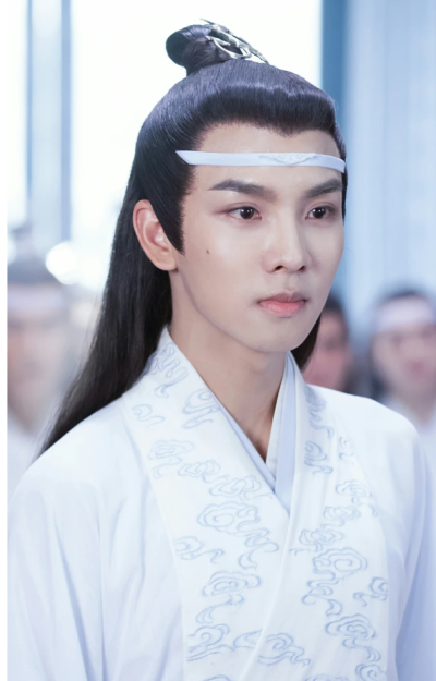 抹额造型别乱用，有人冷峻洒脱，有人呆萌可爱，关键还得脸型扛