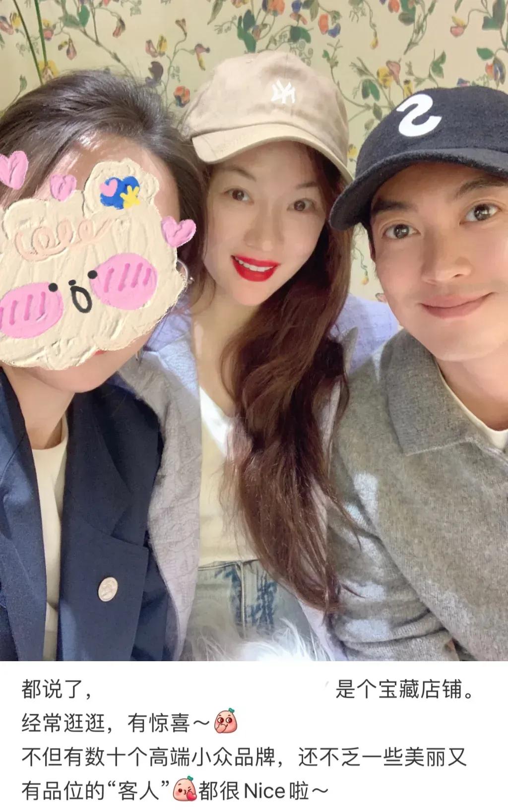 偶遇8岁嗯哼和“妹妹”街头等绿灯，背网球拍骑平衡车少年感满满