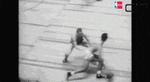 籃球全隊單節(jié)犯規(guī)次數(shù)最多幾次（回顧NBA75年的歷史（三）：湖人王朝的三連冠，喬治麥肯被針對）