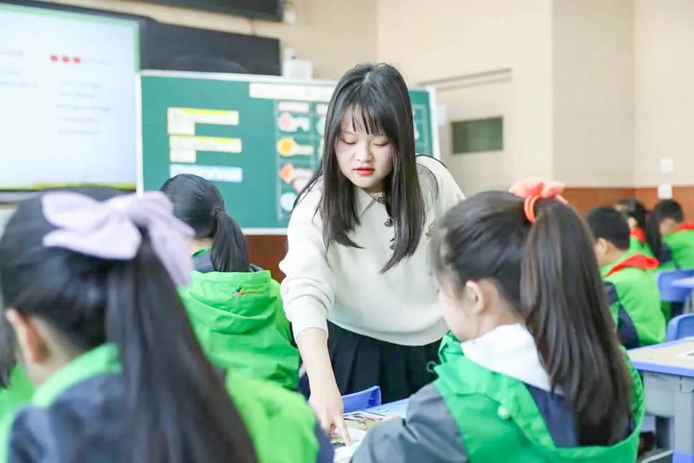 东升迎春小学高雪老师受邀在四川省小学英语网络教研活动中说课