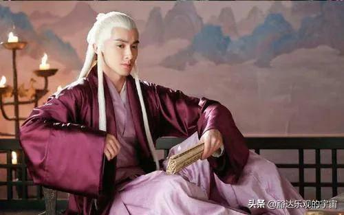 他曾是一快递员，因长相帅气被杨幂发现，现成为名偶像明星