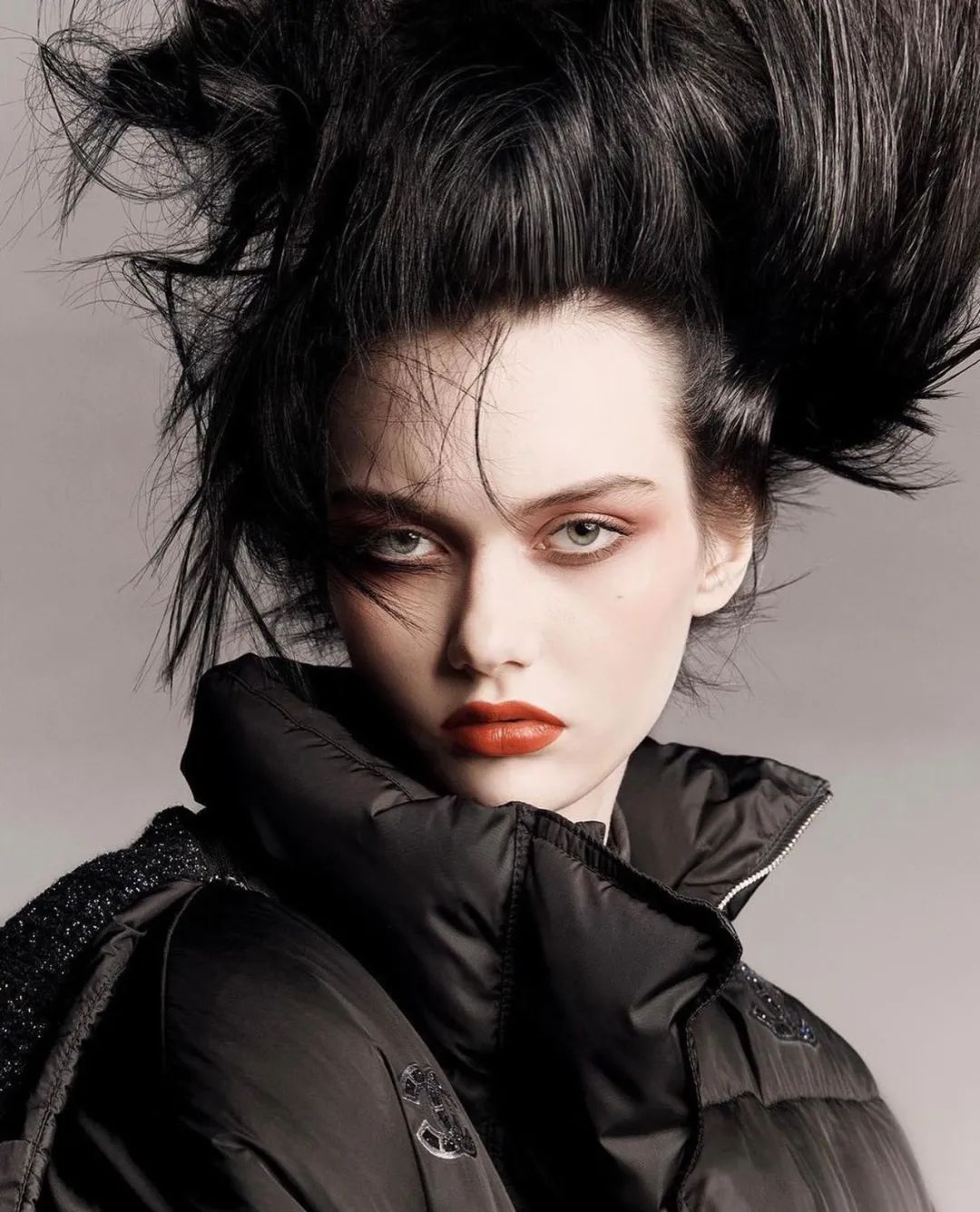 俄罗斯超模 sofia steinberg公开非二元性别认知!