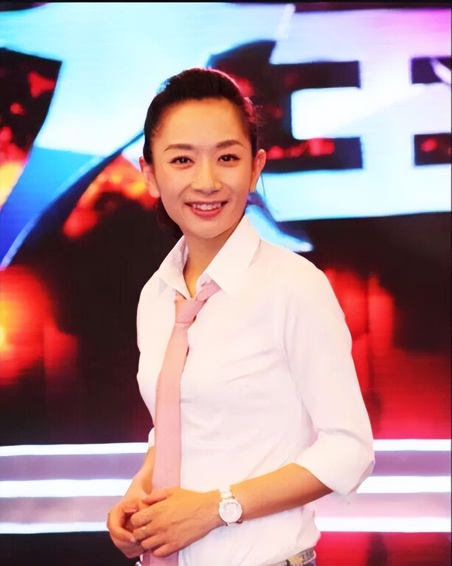 主持人王芳:29岁嫁大15岁教授,31岁独自产检生女,她如今怎样了