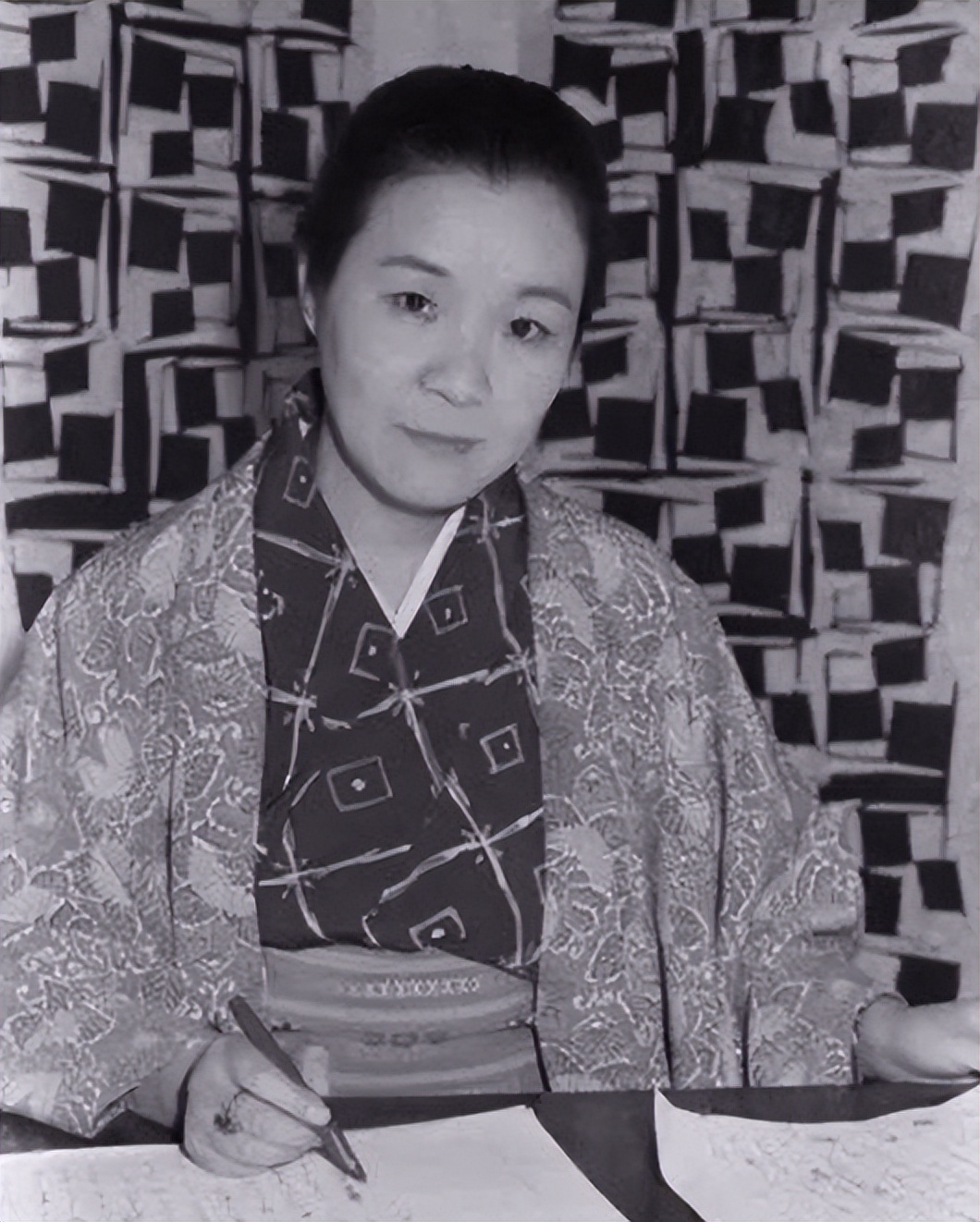 日本99岁尼姑，喝酒吃肉，一生风流，成为偶像觉得愧对中国