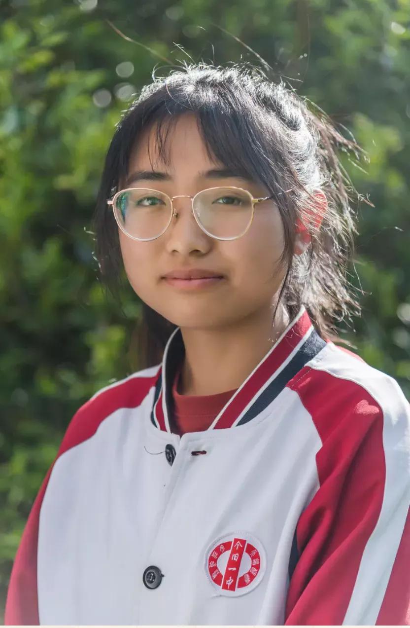 2022个旧一中优秀简介——李菲
