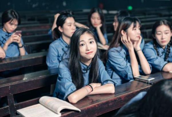 一所大学堪称“女儿国”，从校名就可以看出，男生在校内很少见