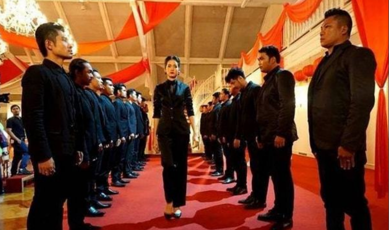 当代“武则天”谢才萍：黑帮女老大，同时包养16名男子，只为享乐
