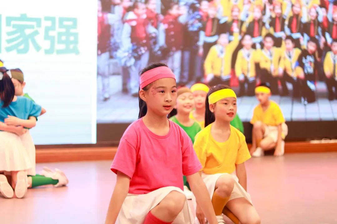 华阳实小举行“童星耀五月·艺术绽花开”群舞比赛（三四年级）
