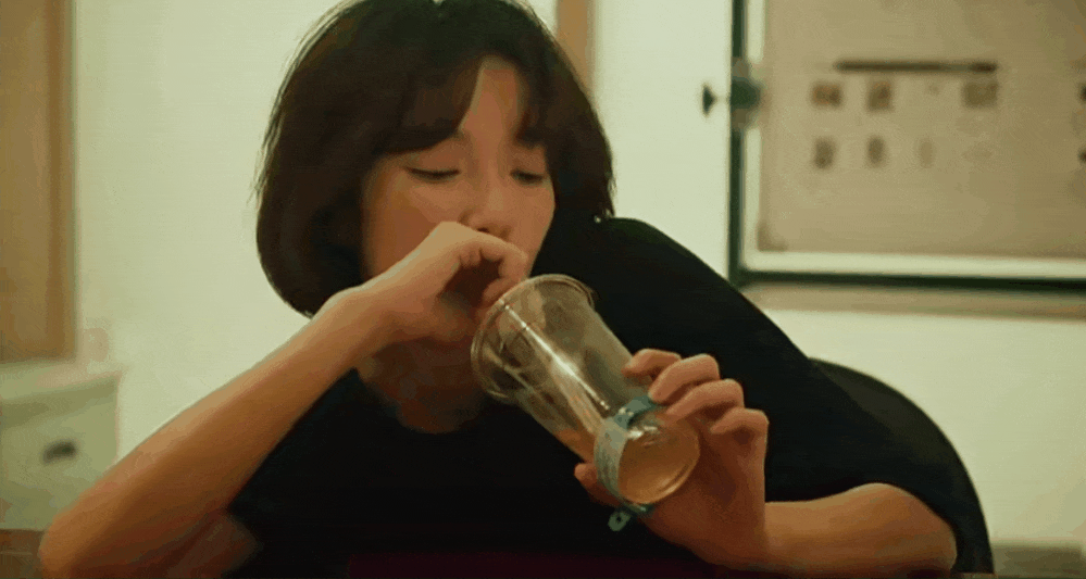 酗酒厌世女被当成垃圾甩下车？天之娇女自暴自弃，观众直呼太可怜