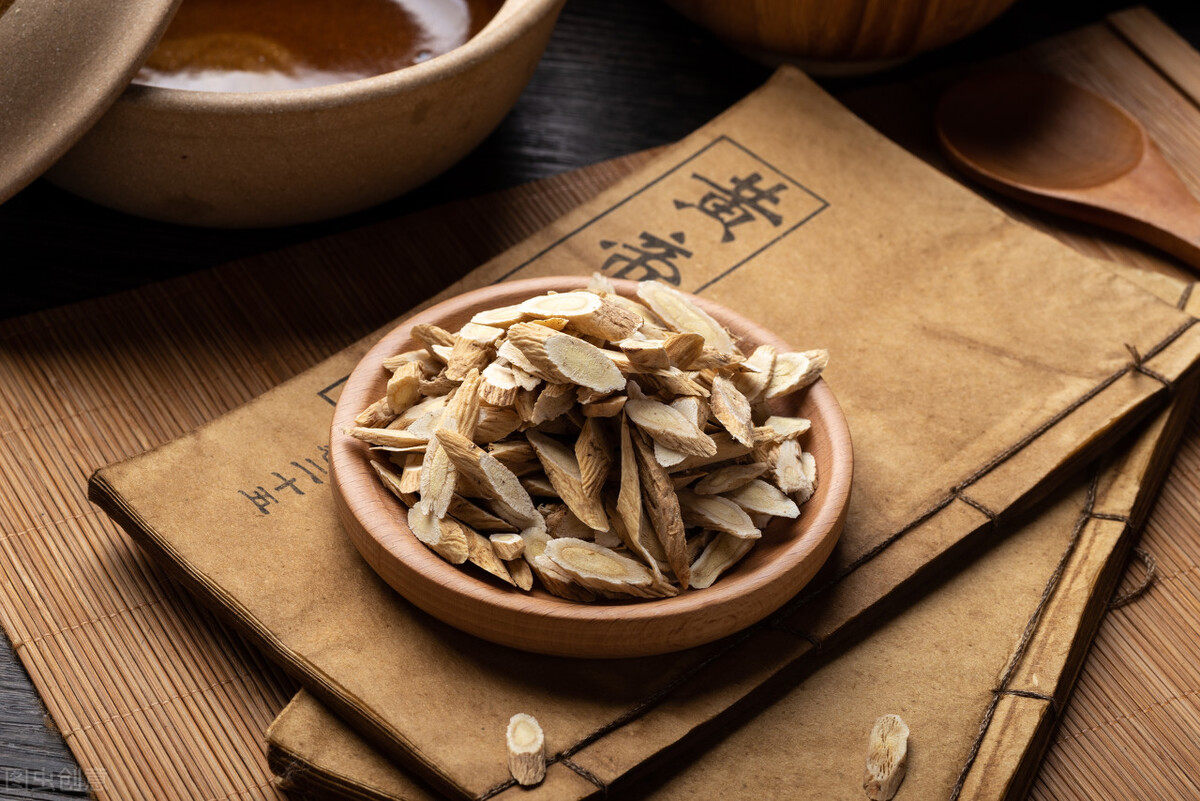 肝病患者为什么会出现腹水？有三个因素，中西医治疗有哪些不同？