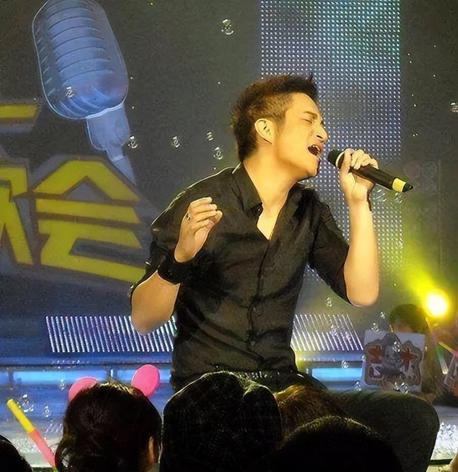 吉杰：曾任500强高管，放弃工作追梦演艺圈，现成主播获百万粉