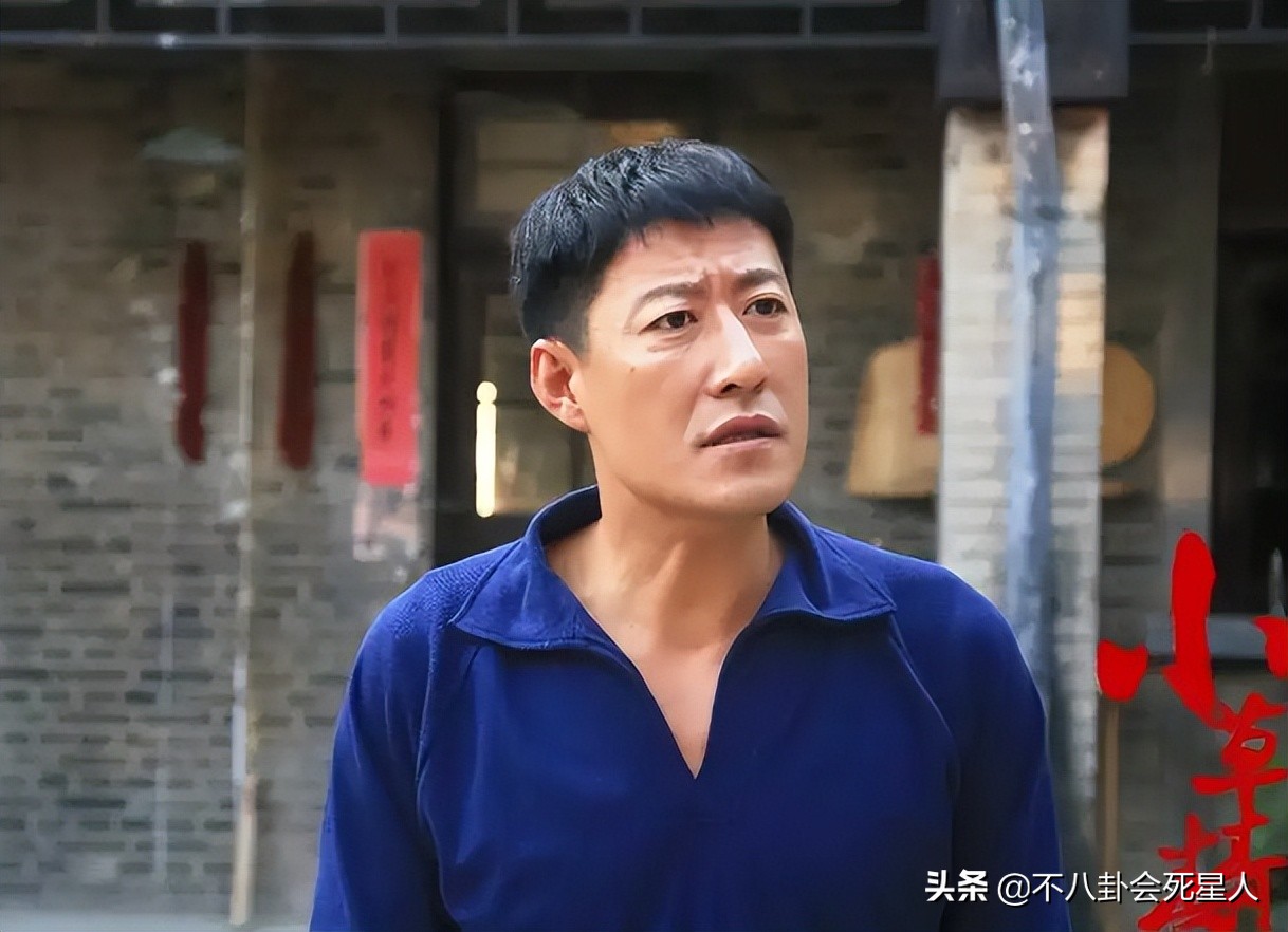 厚嘴唇、大鼻孔、长方脸，这7位男星看似很帅，实则奇怪