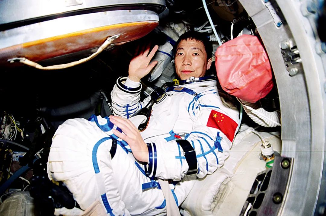 杨利伟在太空听到“敲门声”，科研人员努力13年，找到原因了吗？