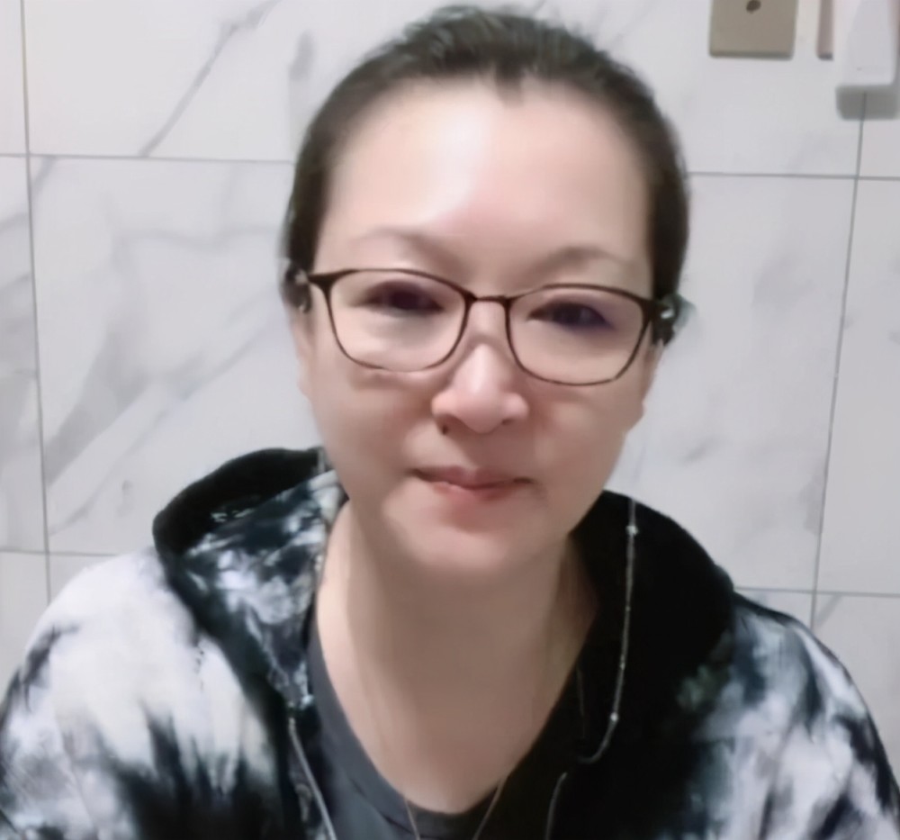 姐姐是宋小宝前妻,小舅子"照猫画虎",成名后也抛弃糟糠之妻