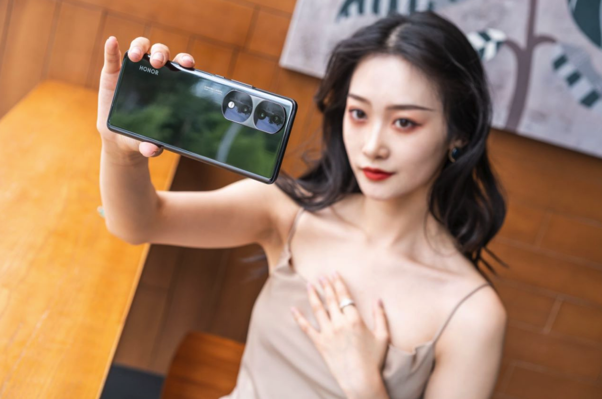 高考完了想换新手机？OPPO、vivo、荣耀推荐，小姐姐们的首选