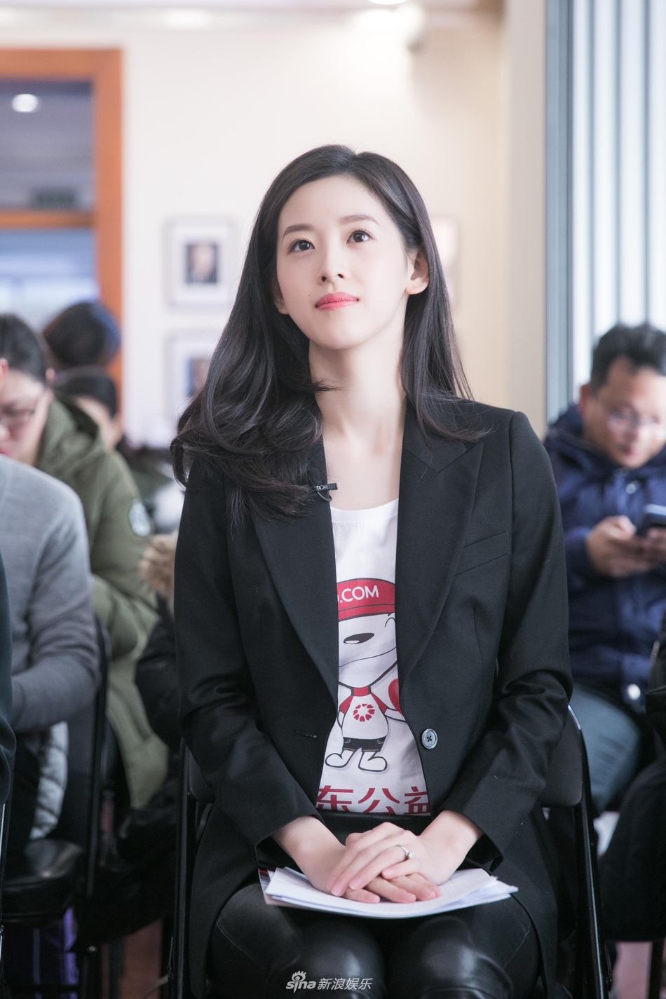 章泽天性感写真照曝光!白嫩肌肤大秀美腿,欲感十足.