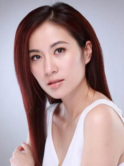 2002年凭借电视剧《再生缘》成名,其后主演过《冲上云霄》,《天下第一