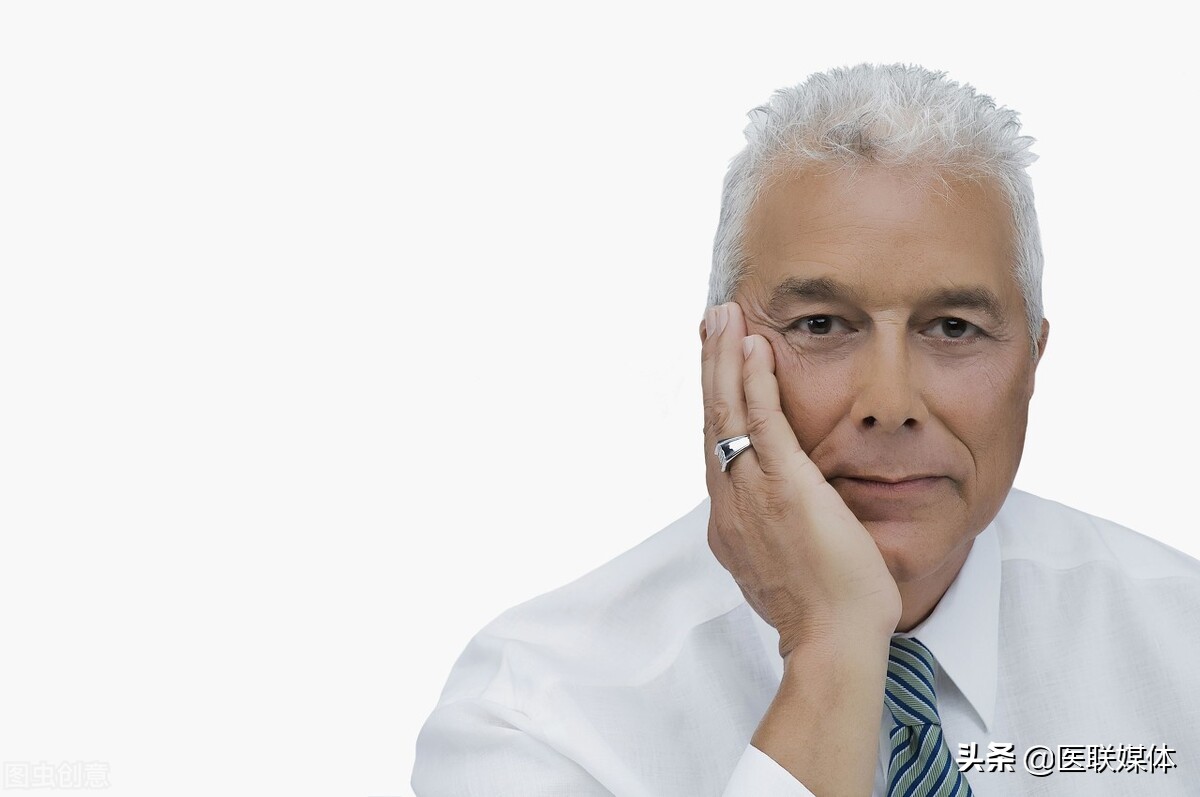 男性开始衰老，5个表现难“藏住”，及时调节或许还能延缓