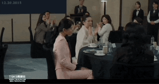 婚礼行头就花了上百万，韩剧《安娜》里裴秀智都怎么穿？