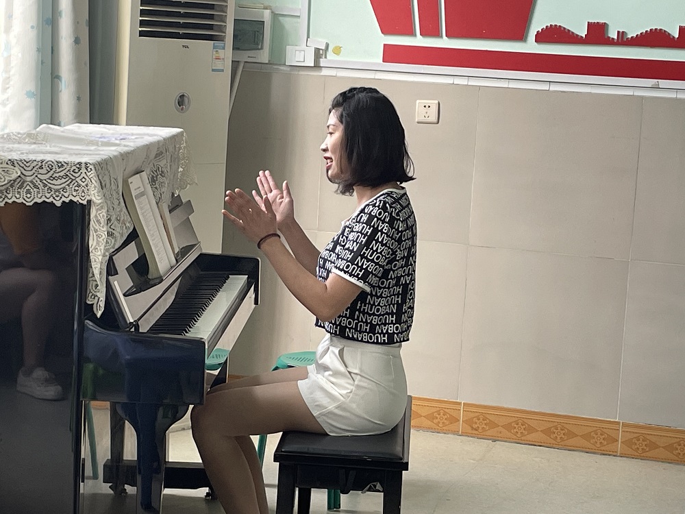 弹唱展风采，琴声促成长——淅川县实验幼儿园教师弹唱比赛活动