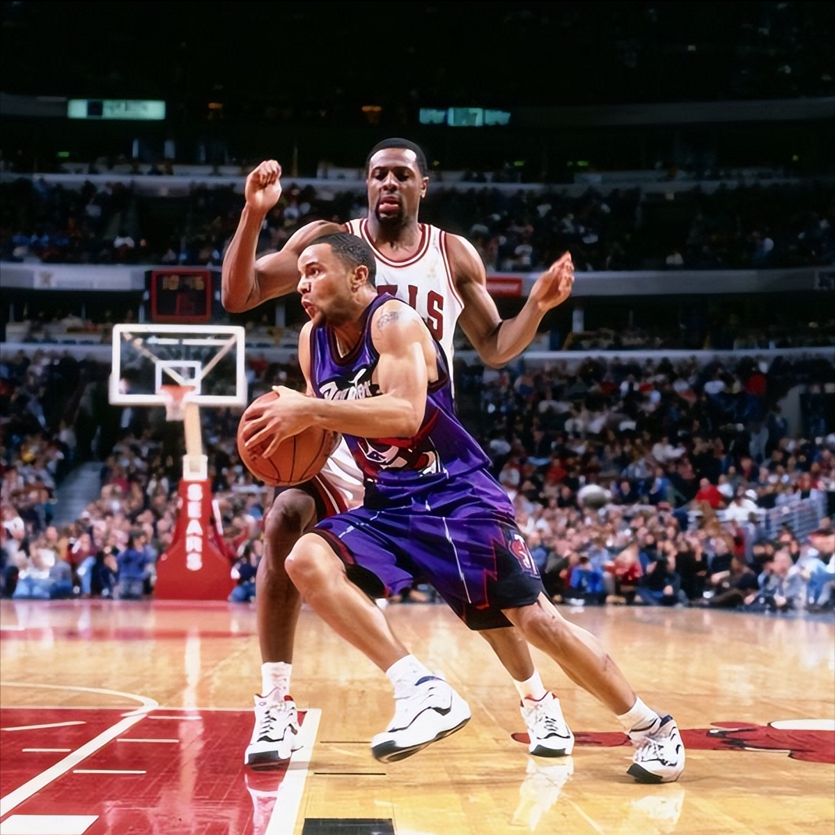 为什么nba打球节奏最快(以前NBA的比赛，都是慢悠悠的节奏？毫无战术的跑动？)