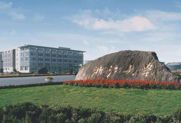 2022世界大学排名更新，清北并列跻身前20，这所双非院校成黑马