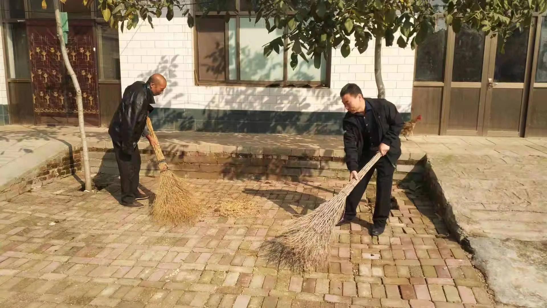“以 实 干 担 当 精 神,助 力 群 众 脱 贫 致 富”——平乡县市场监管局