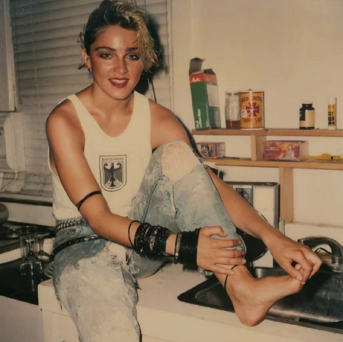 "暴露狂魔"麦当娜:与小34岁弟弟热恋,却突发疾病,状况如何?