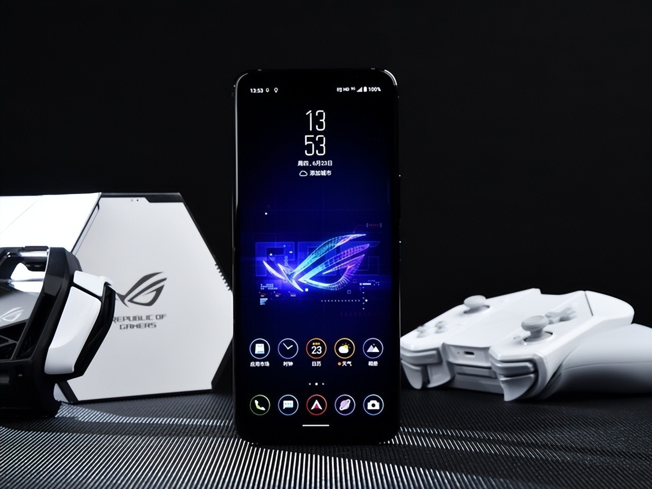 骁龙8+被榨干 腾讯ROG游戏手机6Pro图赏