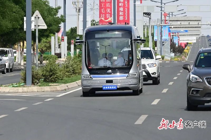 甘肃省颁发首批自动驾驶测试车临时号牌