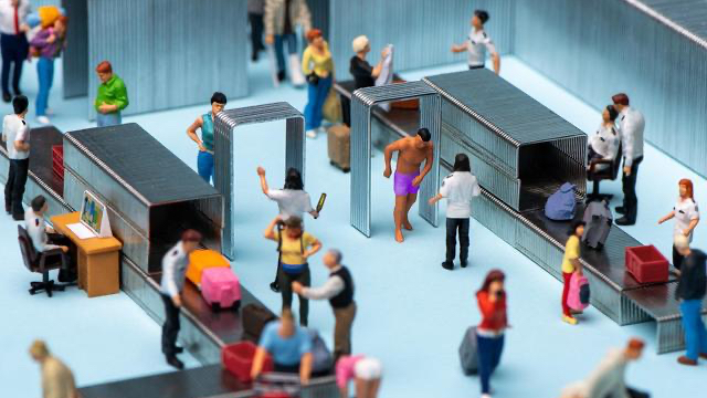 飞机随身小包怎么安检？为了避免重复安检，这几类物品单独拿出来