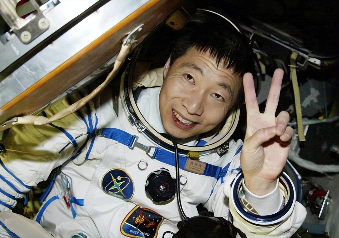 杨利伟曾在太空听到神秘“敲门声”，直到13年后，谜底才被揭晓