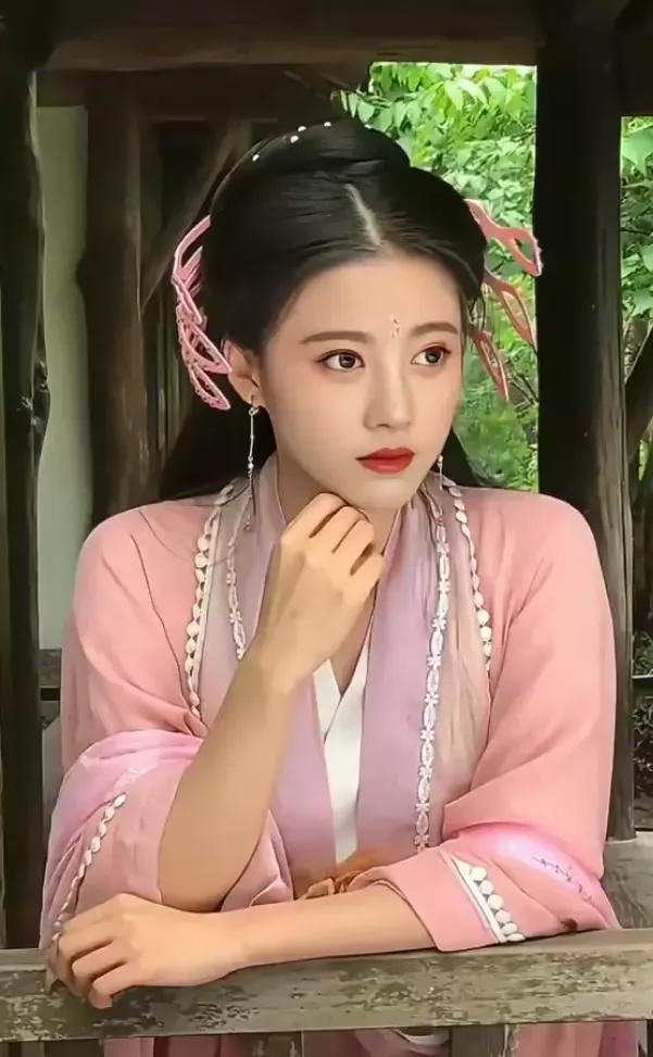 鞠婧祎还是古装妆扮最好看，这次选对了