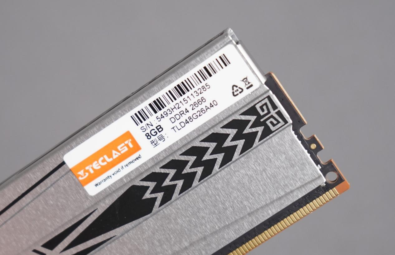 新的内存价格屠夫来了(台电极光DDR4-2666内存评测：原厂颗粒，价格还挺香)