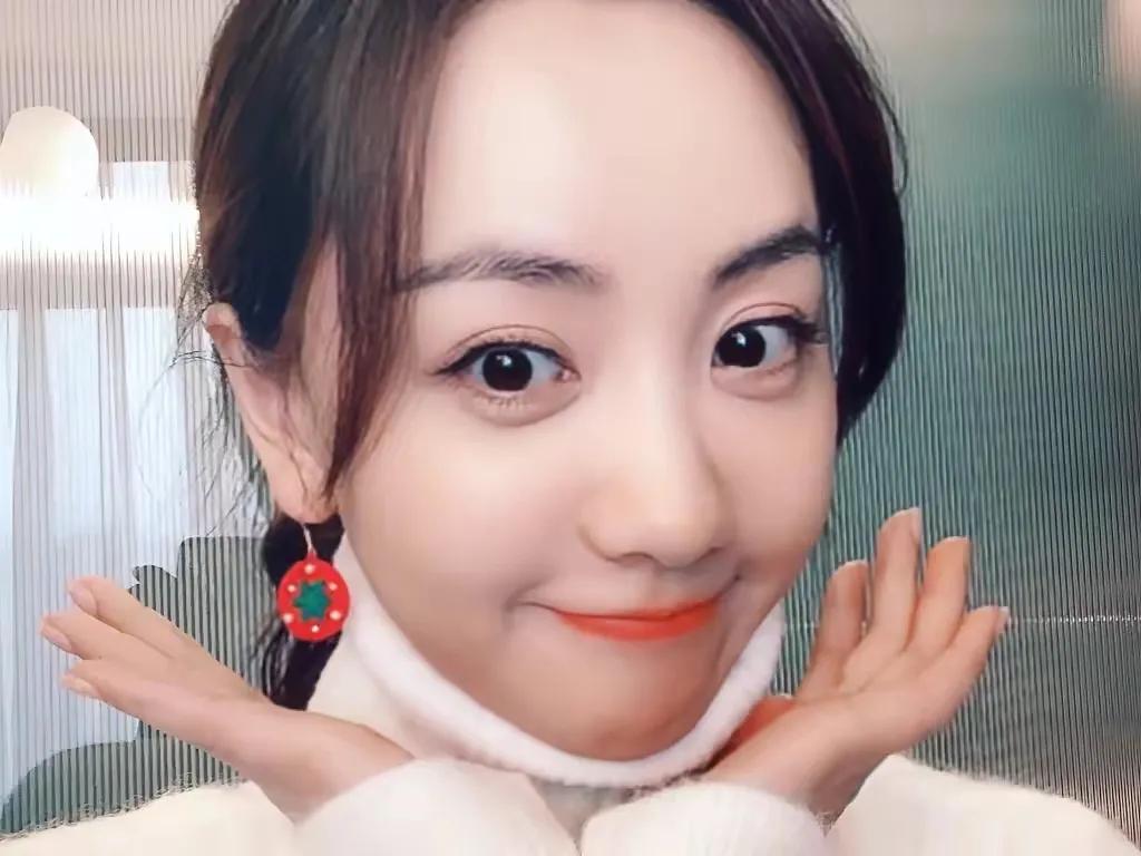 30岁以上还能演学生妹的女星，只服这5位，辨识度高不说，还灵动