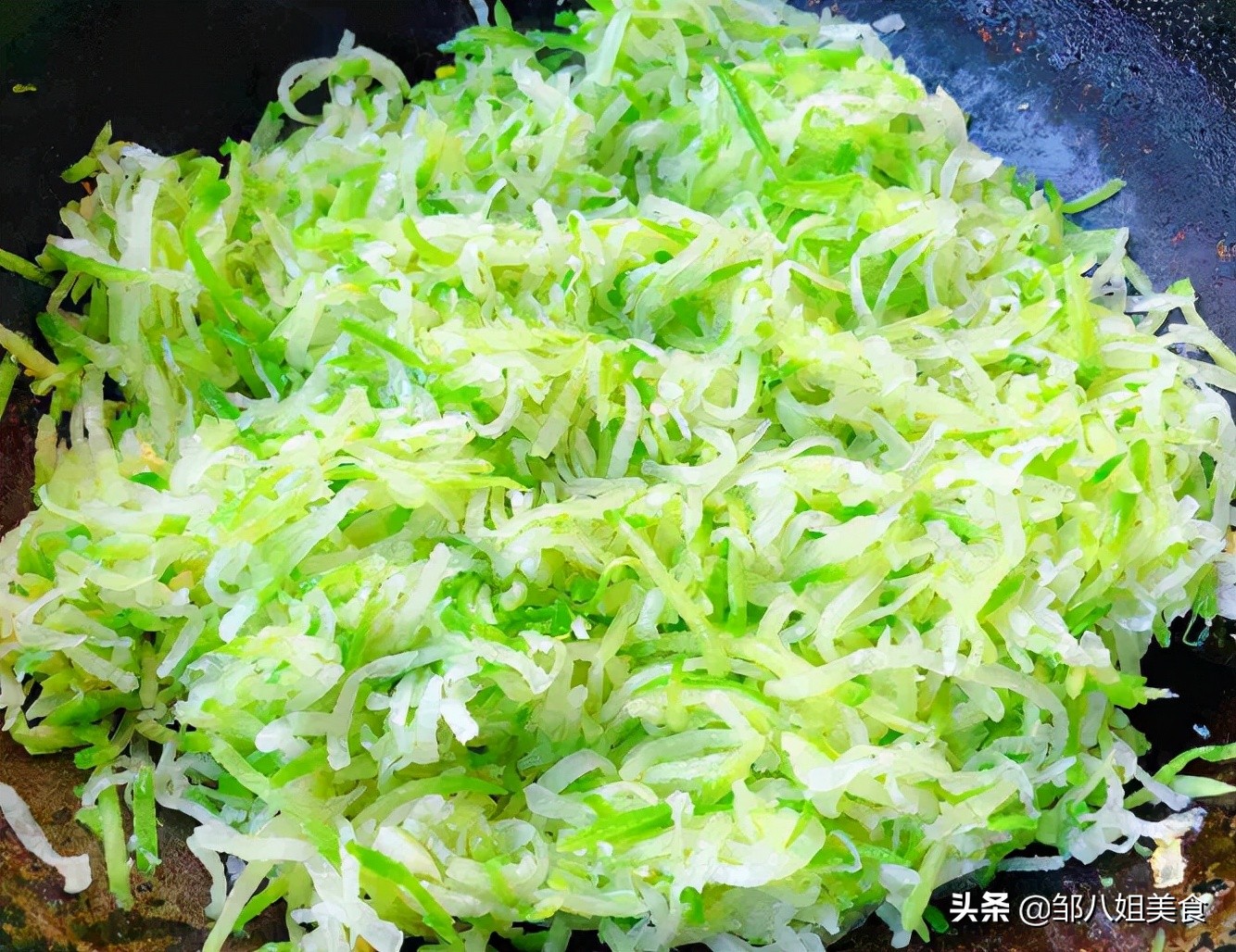 做萝卜猪肉馅包子，萝卜该怎么处理？教你一招，饱满多汁味道香