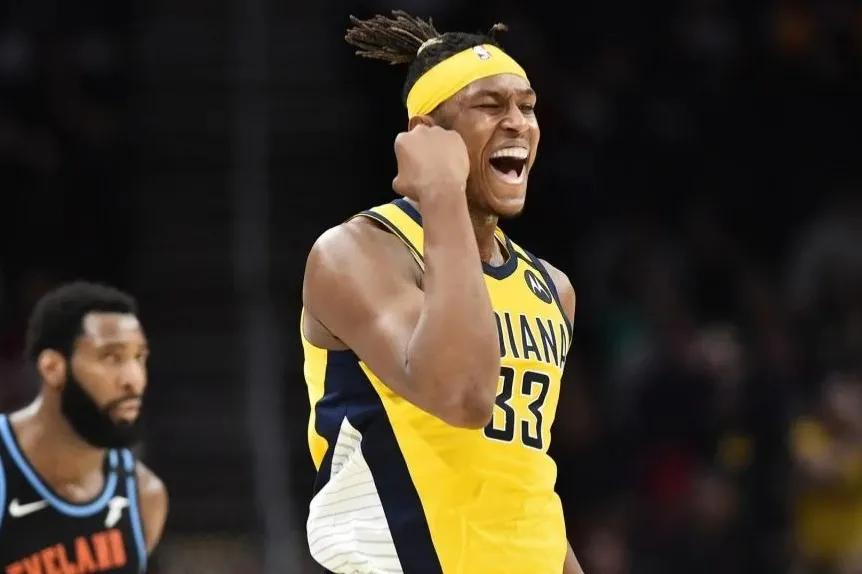 2013勇士vs马刺第4场（美媒列出勇士对29支球队常规赛和季后赛的交手战绩，谁是勇士克星）