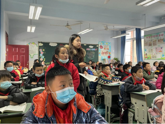 研究教学，携手同行——双流区彭镇小学市级课题专题研讨活动