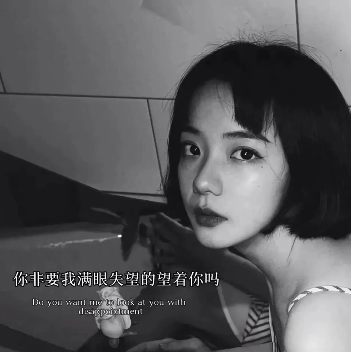 失望情绪的朋友圈黑色壁纸