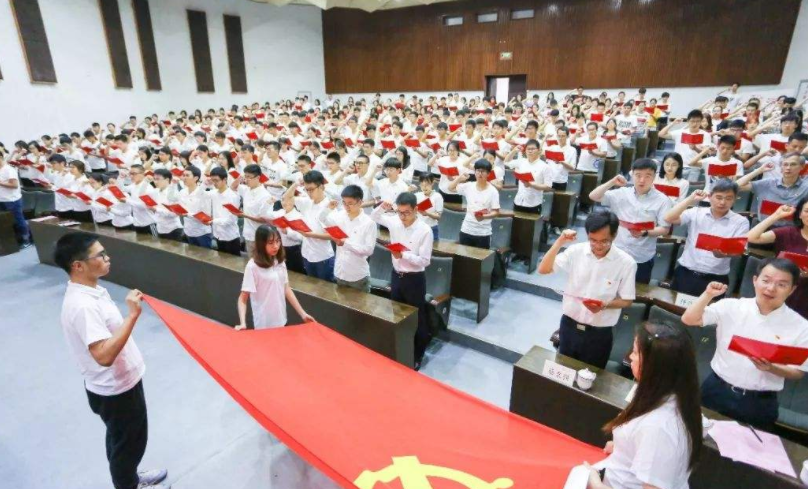 大一申请入党太着急？毕业生含泪表示：错过就来不及，要把握时机