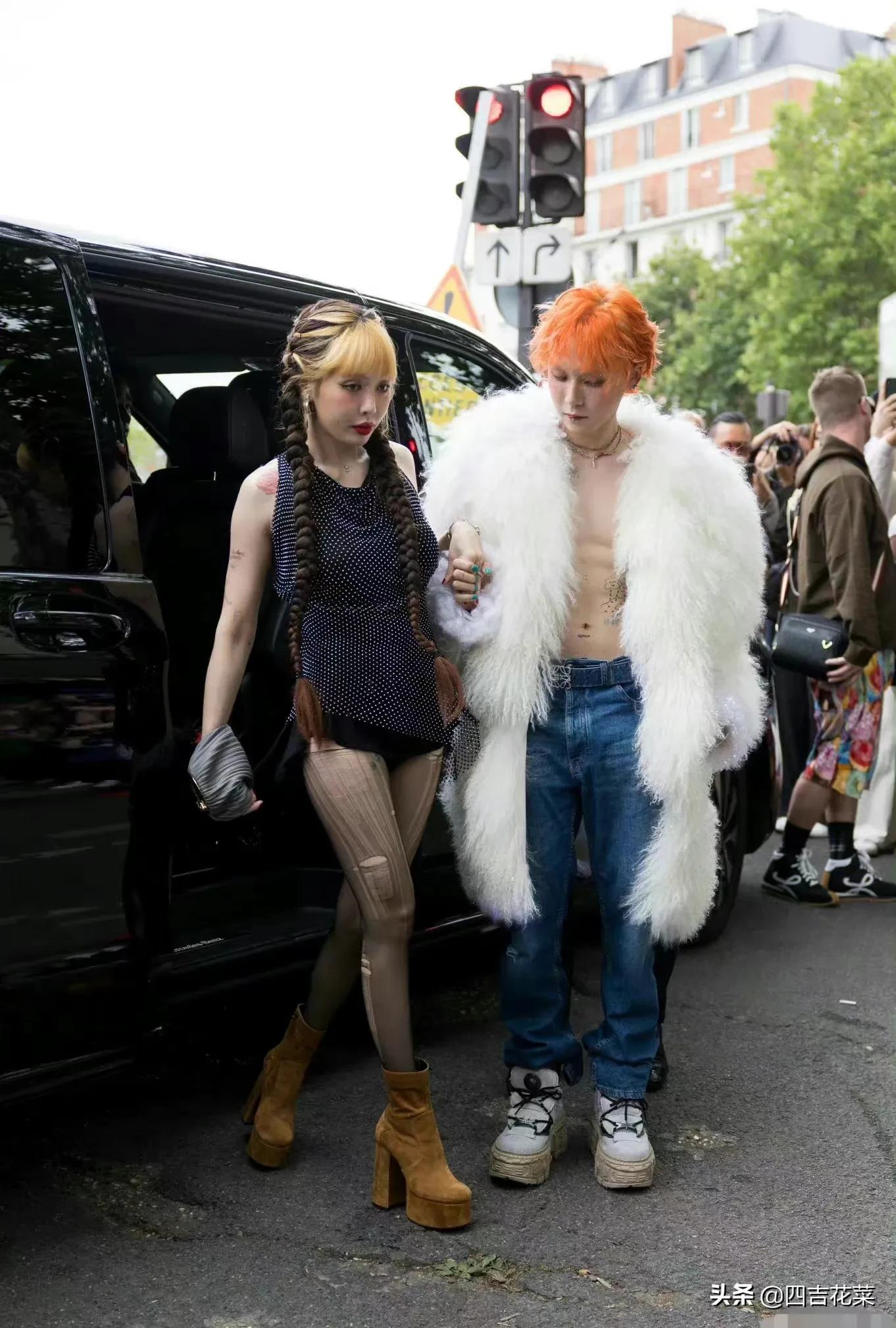 泫雅和男友出席巴黎时装周：一个像夏天，一个像冬天